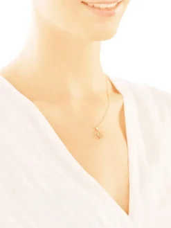 Zawieszka z żółtego złota z diamentami - medalik Matka Boska - 0,006 ct - próba 375