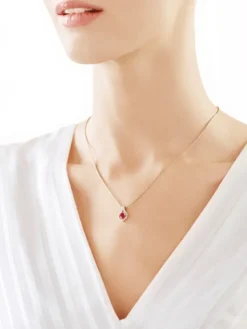 Zawieszka z żółtego złota z diamentami i rubinem - próba 585