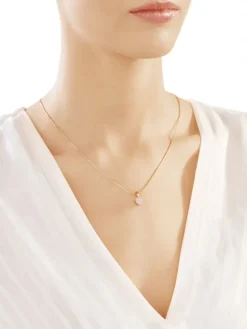 Zawieszka z żółtego złota z diamentami - 0,09 ct - próba 585