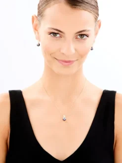 Zawieszka z żółtego złota z diamentami i perłą - próba 585