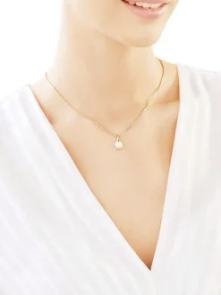 Zawieszka z żółtego złota z diamentami i perłą - próba 375