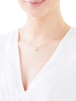 Zawieszka z żółtego złota z diamentem - litera W - 0,003 ct - próba 585