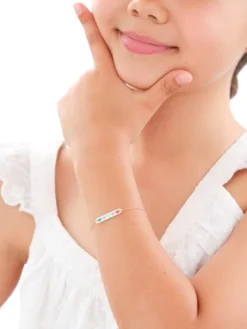 Złota bransoletka z emalią i blaszką, ankier - serca