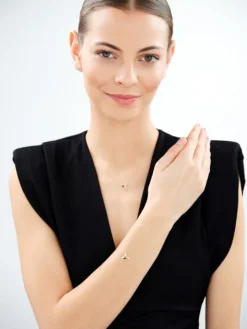 Złota bransoletka z masą perłową, onyksem syntetycznym i cyrkoniami