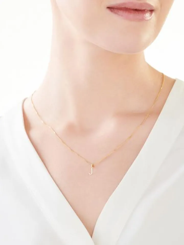 Złota zawieszka - litera J