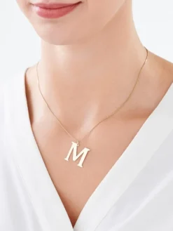 Złota zawieszka - litera M