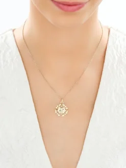 Złota zawieszka - medalik Matka Boska Częstochowska