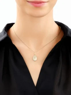 Złota zawieszka - medalik Matka Boska