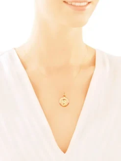 Złota zawieszka - medalik Matka Boska