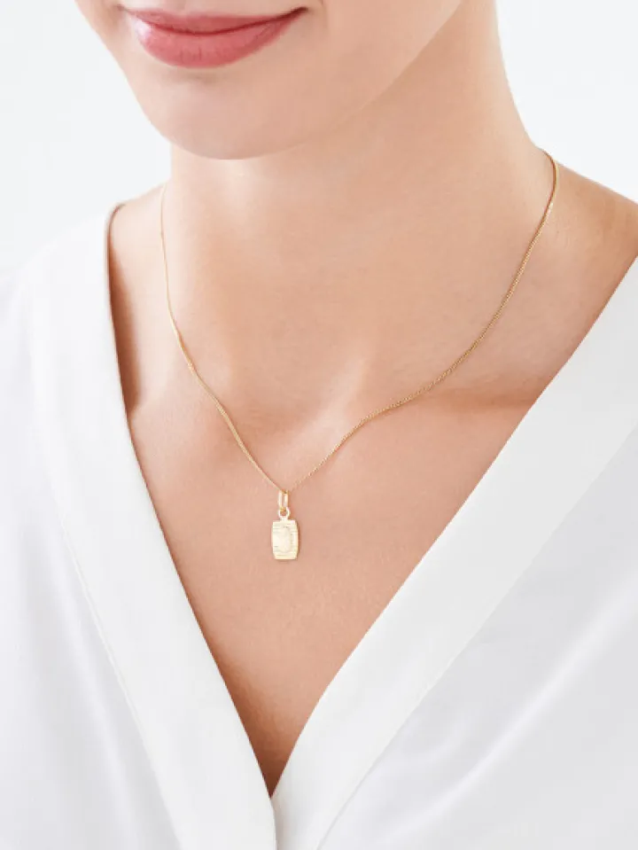 Złota zawieszka - medalik Matka Boska Częstochowska