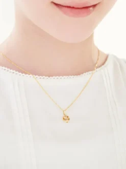 Złota zawieszka - medalik Matka Boska Częstochowska