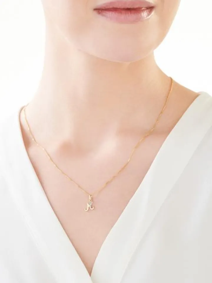 Złota zawieszka z cyrkonią - litera M