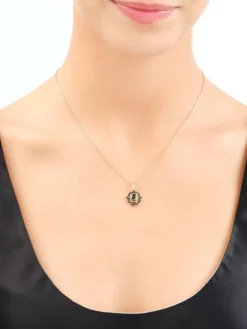 Złota zawieszka z cyrkoniami