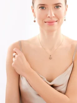 Złota zawieszka z cyrkoniami