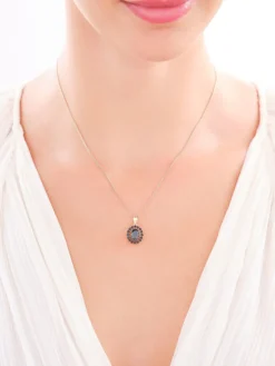 Złota zawieszka z cyrkoniami