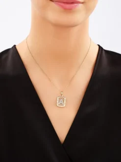 Złota zawieszka z cyrkoniami - litera A