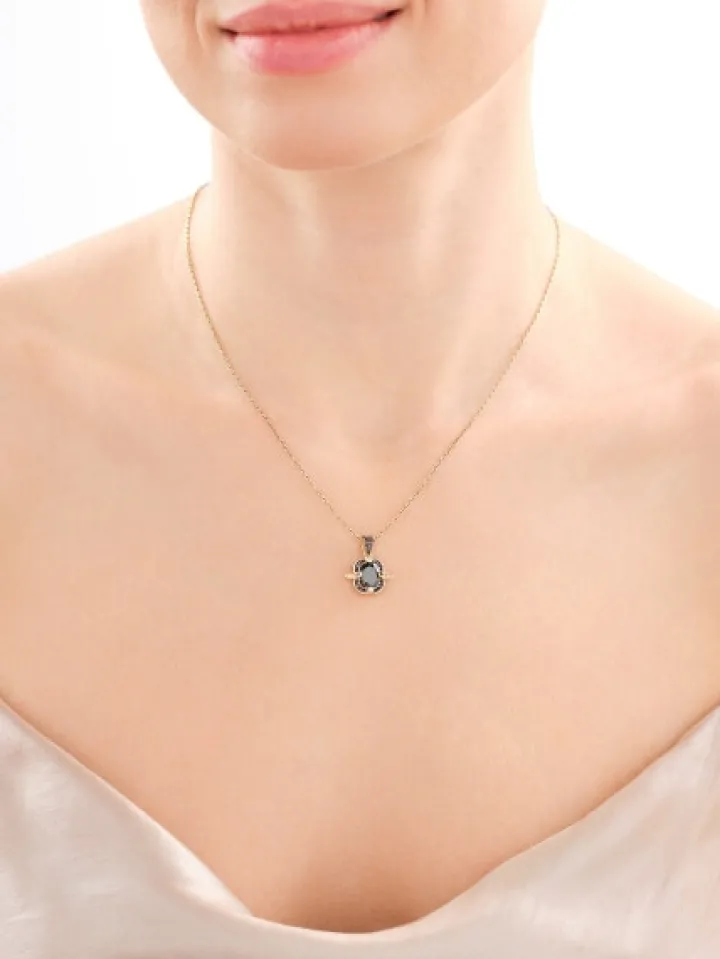 Złota zawieszka z cyrkoniami