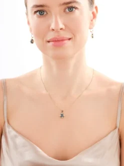 Złota zawieszka z cyrkoniami