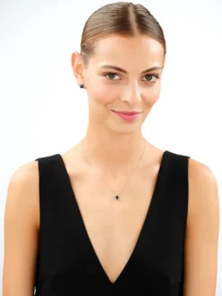 Złota zawieszka z cyrkoniami