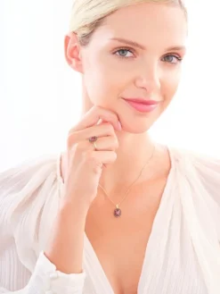 Złota zawieszka z cyrkoniami