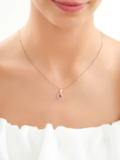 Złota zawieszka z cyrkoniami