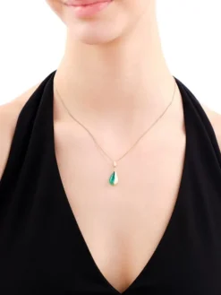 Złota zawieszka z emalią