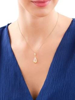 Złota zawieszka z emalią