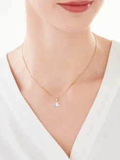 Złota zawieszka z emalią - jednorożec