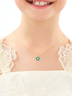 Złota zawieszka z emalią - kwiat