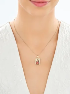 Złota zawieszka z emalią - medalik z wizerunkiem Chrystusa