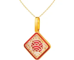 Złota zawieszka z emalią i masą perłową