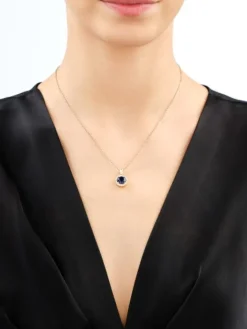 Złota zawieszka z korundem syntetycznym i cyrkoniami