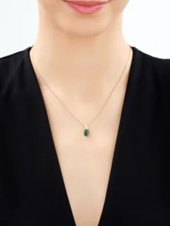 Złota zawieszka z korundem syntetycznym