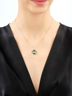 Złota zawieszka z kryształem syntetycznym