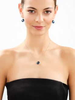 Złota zawieszka z kryształem syntetycznym