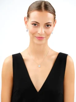 Złota zawieszka z kryształem syntetycznym