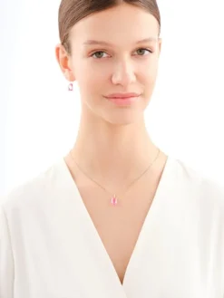 Złota zawieszka z kryształem syntetycznym