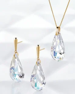 Złota zawieszka z kryształem syntetycznym