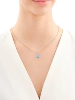 Złota zawieszka z kryształem syntetycznym