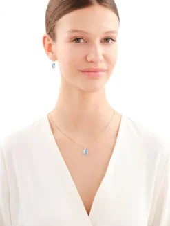 Złota zawieszka z kryształem syntetycznym