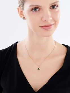 Złota zawieszka z onyksem syntetycznym - mapa świata