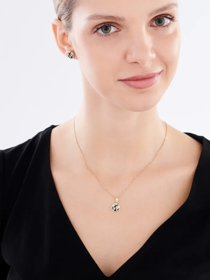 Złota zawieszka z onyksem syntetycznym - mapa świata