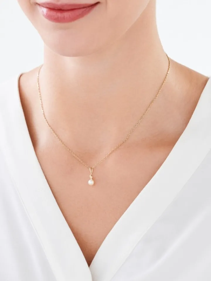 Złota zawieszka z perłą