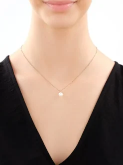 Złota zawieszka z perłą