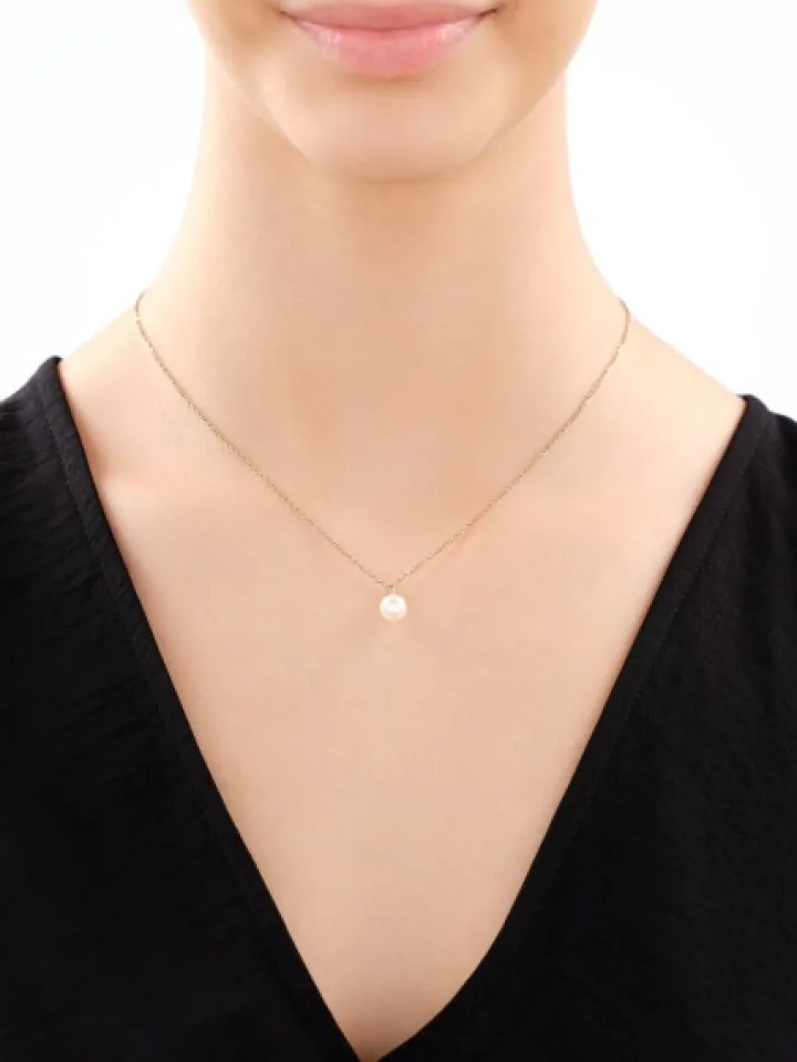 Złota zawieszka z perłą