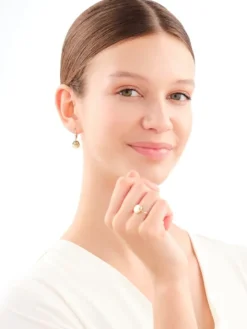 Złote kolczyki z emalią