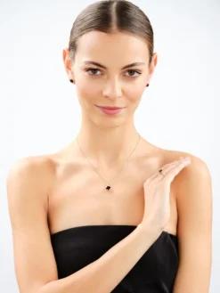 Złote kolczyki z granatami