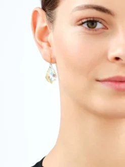 Złote kolczyki z kryształami syntetycznymi