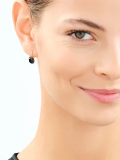 Złote kolczyki z onyksami syntetycznymi