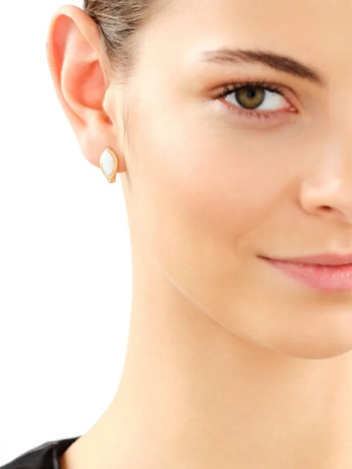 Złote kolczyki z opalitami